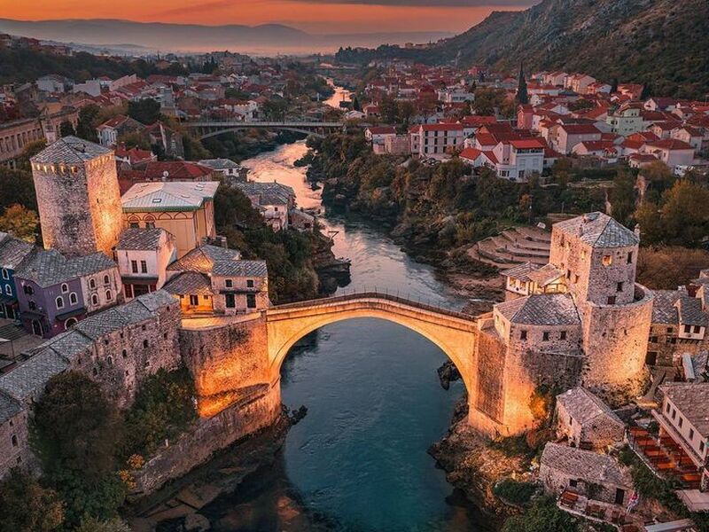 FIRSAT KOSOVALI VİZESİZ BAŞTANBAŞA BALKANLAR A Jet Havayolları ile 