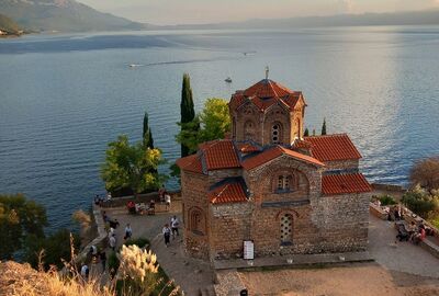 FIRSAT KOSOVALI VİZESİZ BAŞTANBAŞA BALKANLAR A Jet Havayolları ile 