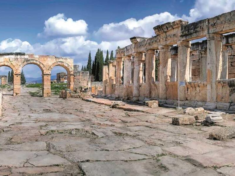 İZMİR ÇIKIŞLI GÜNÜBİRLİK PAMUKKALE VE SALDA GÖLÜ TURU